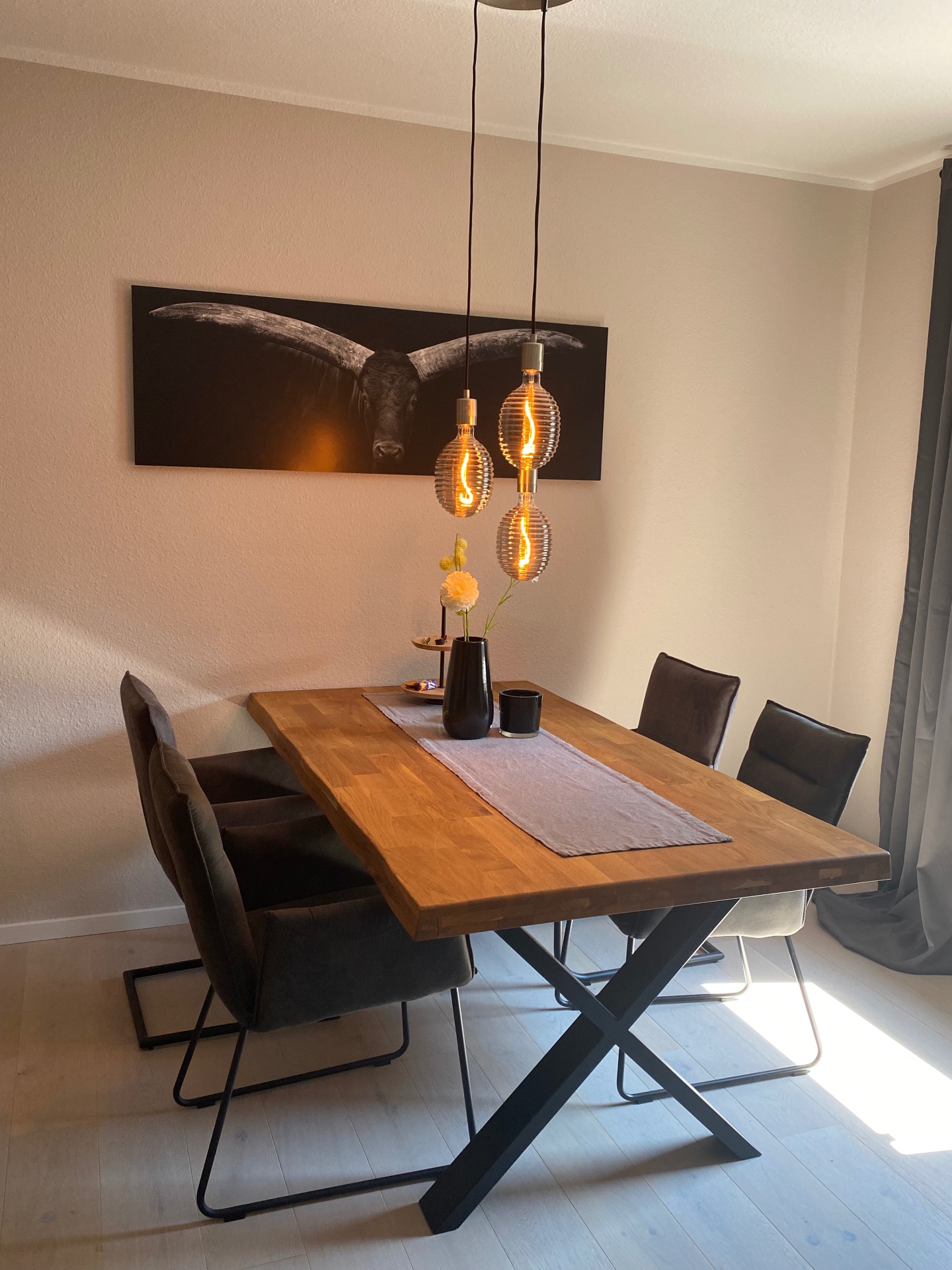 Gemütlicher Essbereich im Hubertuskrug Apartment